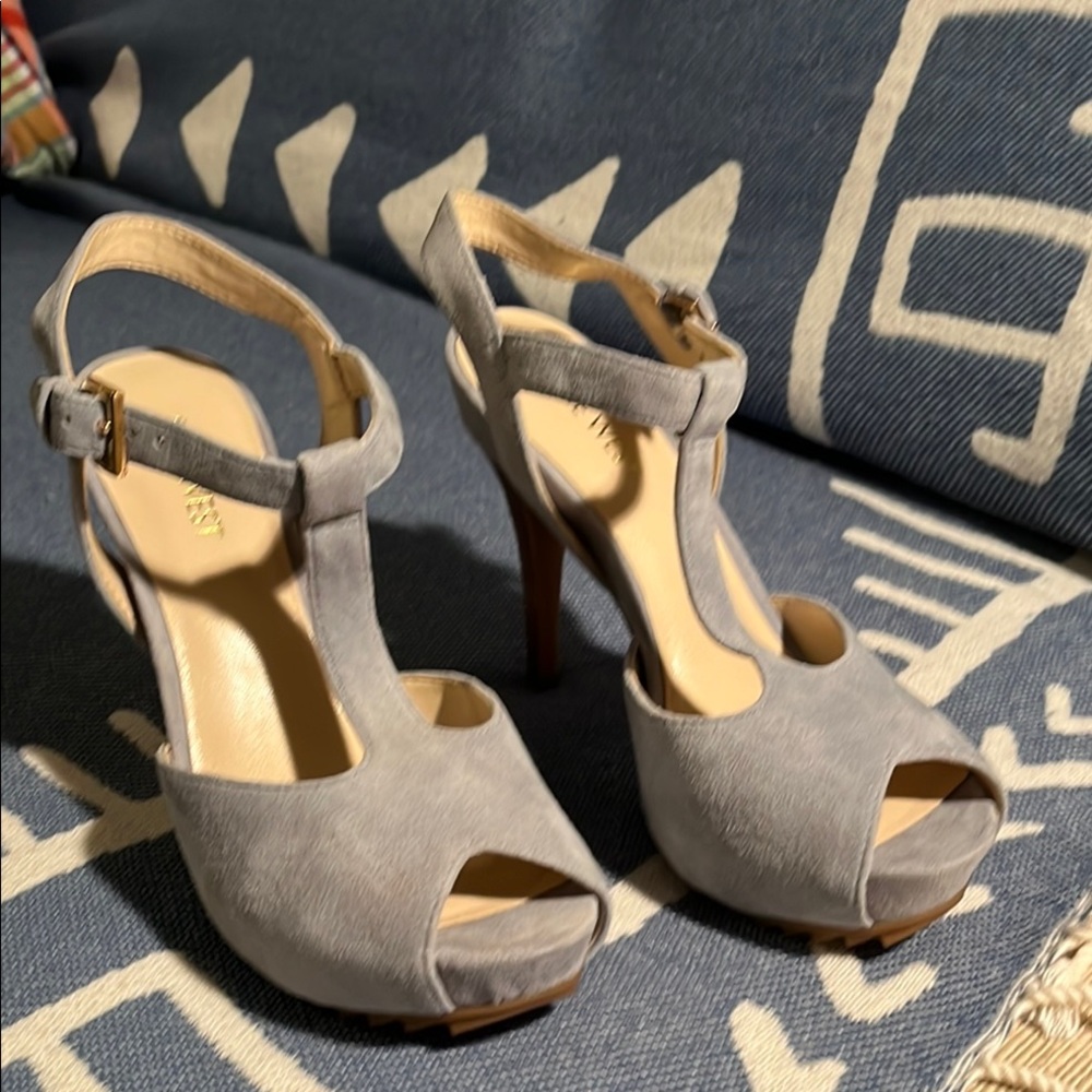 Elegant blue-Gray suede Peep-Toe Heels by Nine West